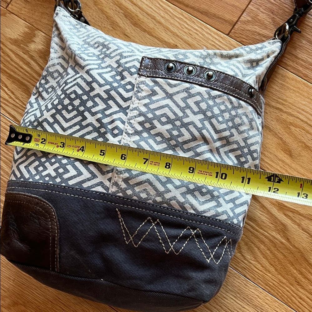 Myra Bag Tribal Pattern crossbody Bag - Cream and Brown with adjustable strap - Picture 5 of 11